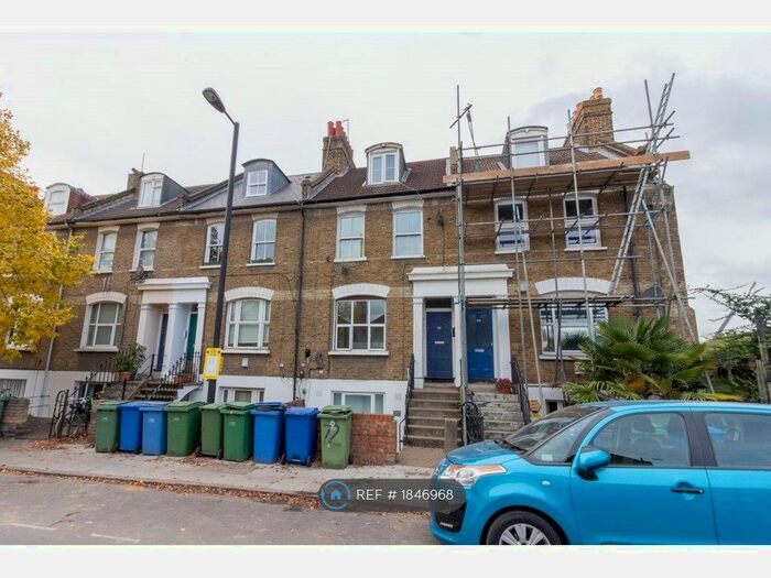 2 Bedroom Flat To Rent In Glengall Road, London, SE15