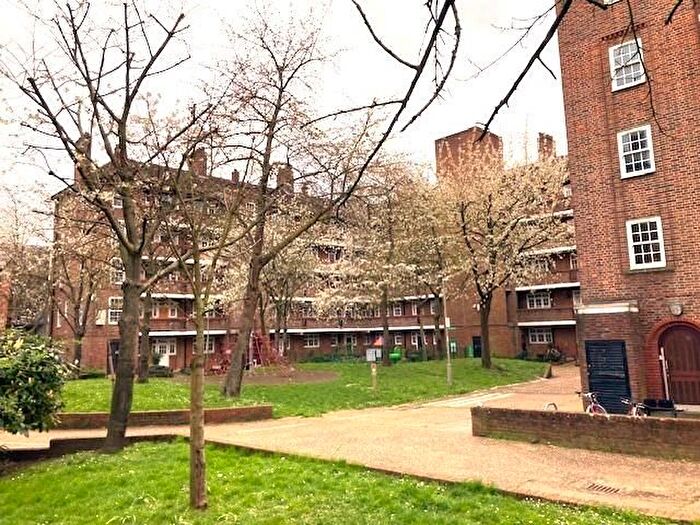 3 Bedroom Flat To Rent In Wenham House, Ascalon Street, SW8