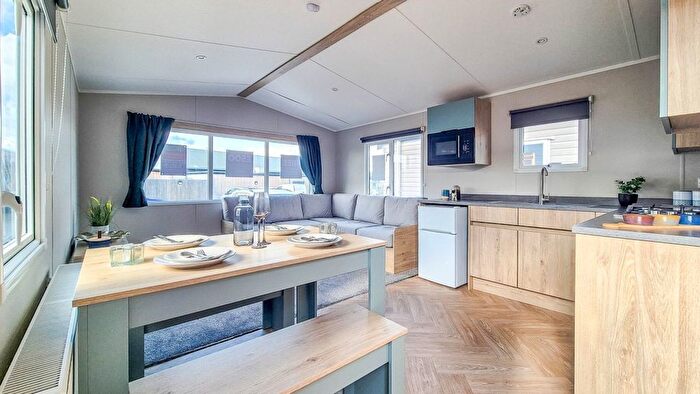 3 Bedroom Mobile/park Home For Sale In Walton Avenue, Felixstowe, IP11