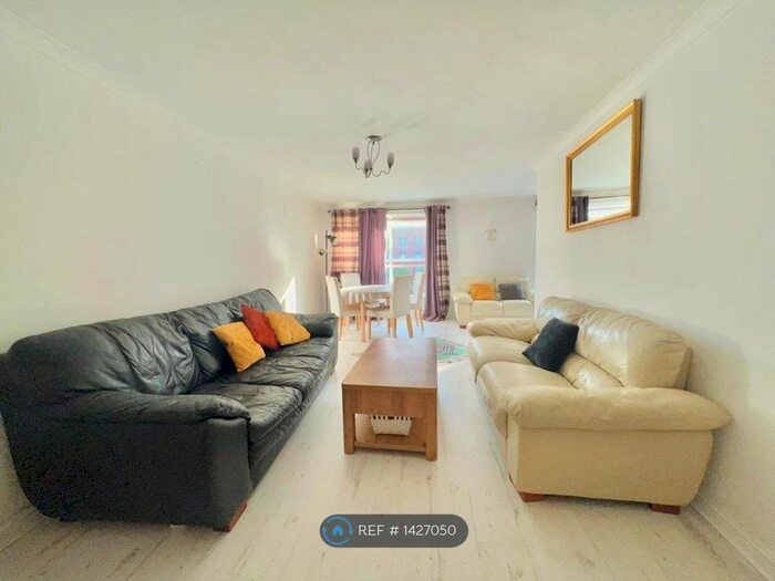 2 Bedroom Flat To Rent In Benalder Street, Glasgow, G11