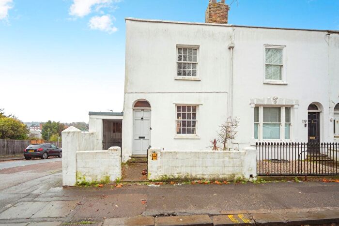 5 Bedroom End Of Terrace House For Sale In Maidstone Road, Rochester, Kent, ME1
