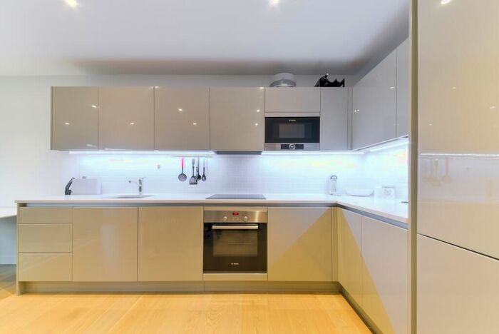 1 Bedroom Flat To Rent In Sayer Street, Elephant And Castle, London, SE17