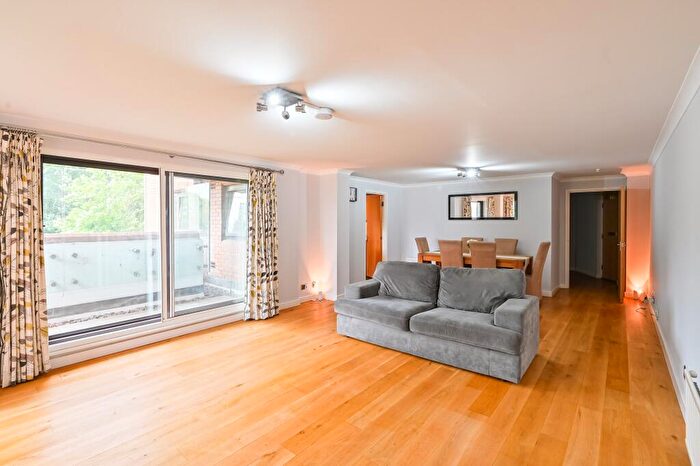 3 Bedroom Flat For Sale In Free Trade Wharf, The Highway, London, E1W
