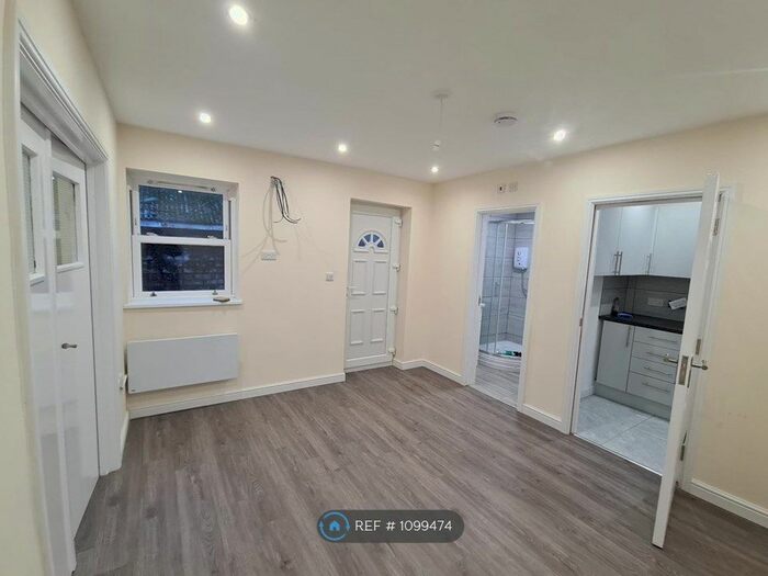 1 Bedroom Flat To Rent In Ryefield Avenue, Uxbridge UB10