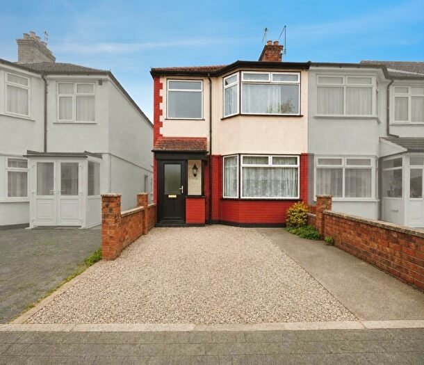 3 Bedroom End Of Terrace House For Sale In Crofts Road, Harrow, HA1
