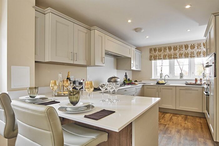 5 Bedroom Detached House For Sale In Pott Inn Close, SS11