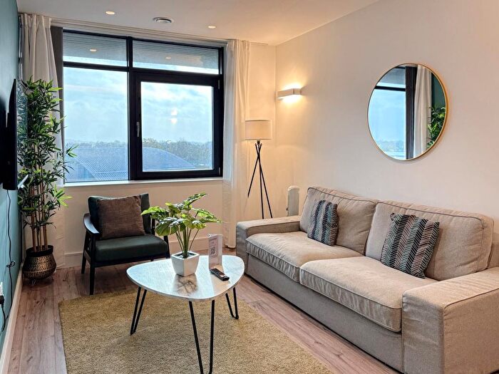 1 Bedroom Flat To Rent In Harlequin Avenue, Brentford, TW8