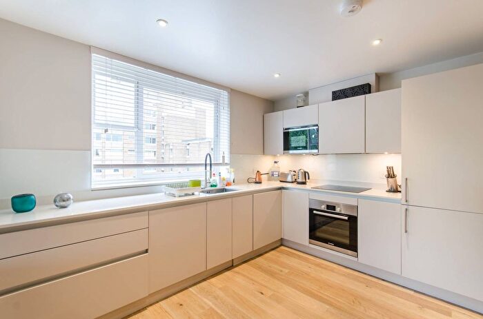 3 Bedroom Flat To Rent In St Johns Wood Road, St John's Wood, London, NW8