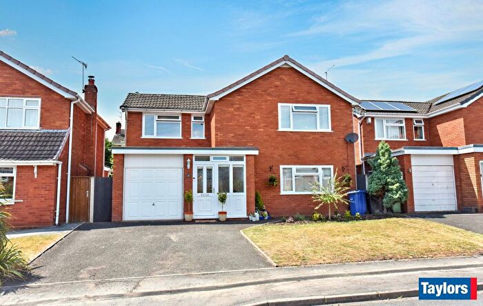3 Bedroom Detached House For Sale In Wordsley, Mellowdew Road, DY8