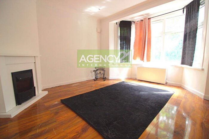 2 Bedroom Maisonette For Sale In Church Road, Manor Park, E12