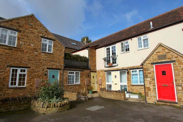 2 Bedroom Flat To Rent In Partridge Court, Adderbury, Oxon, OX17