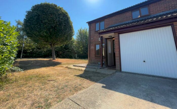 3 Bedroom End Of Terrace House To Rent In Chesterblade Lane, Bracknell, Berkshire, RG12