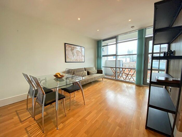 2 Bedroom Apartment To Rent In The Lock, Whitworth Street West, M1