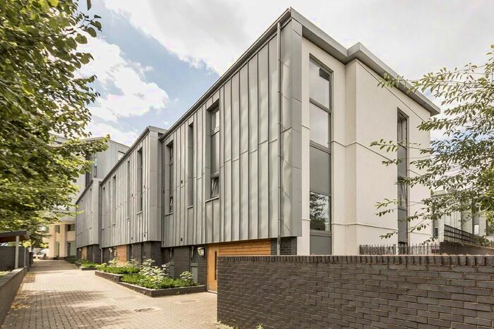 1 Bedroom Flat To Rent In Wharncliffe Mews, London, SW4