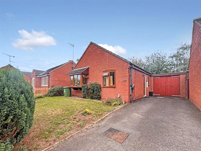 2 Bedroom Detached Bungalow For Sale In Wellington Close, Wellesbourne, CV35