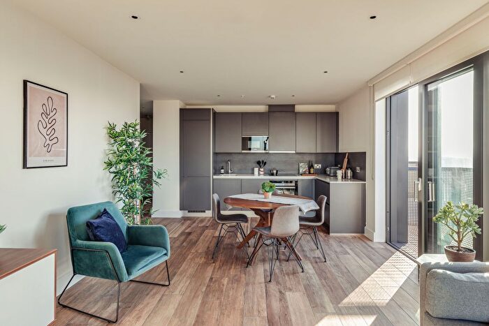 2 Bedroom Flat To Rent In Copperas Court, London, SE8