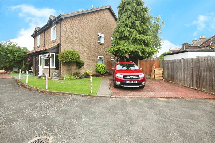1 Bedroom End Of Terrace House To Rent In Kings Road, Mitcham, CR4