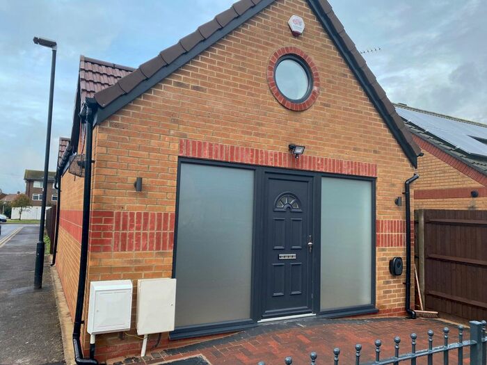 2 Bedroom Detached House To Rent In Folkestone Court, Slough, SL3