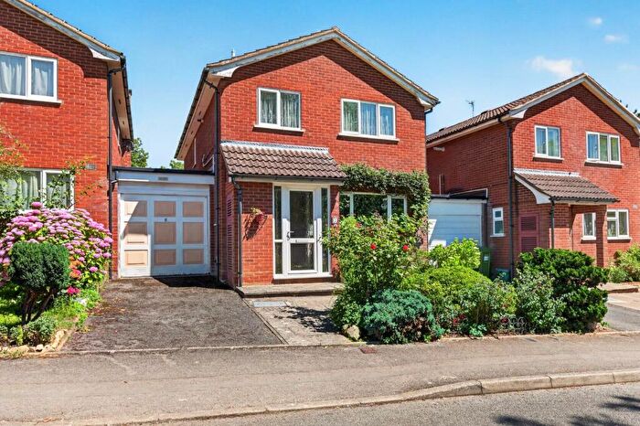 3 Bedroom Link Detached House For Sale In Knighcote Drive, Leamington Spa, CV32