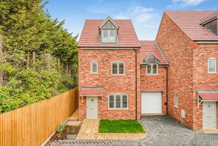 4 Bedroom Semi Detached House For Sale In Chancel Close, Milton Keynes, Buckinghamshire, MK17