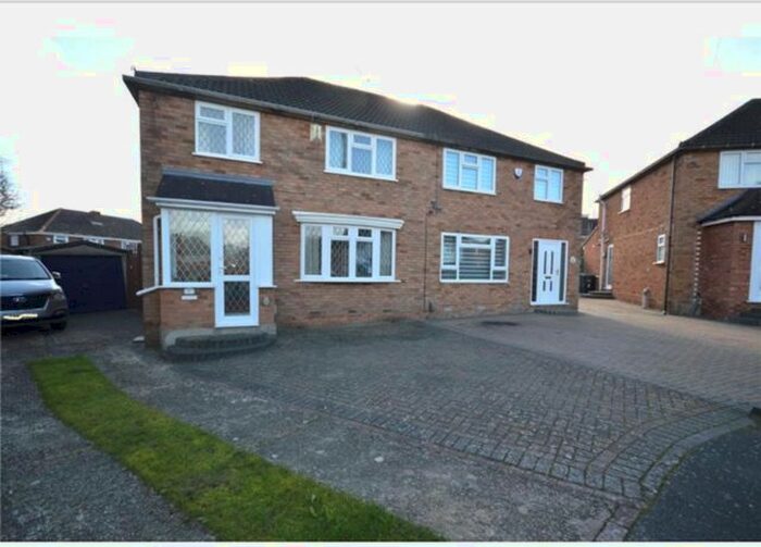 3 Bedroom Semi-Detached House To Rent In Bed Semi-Detached House, Byfield Close, LU4