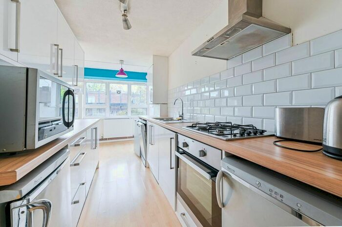 2 Bedroom Flat To Rent In Horle Walk, Brixton, London, SE5