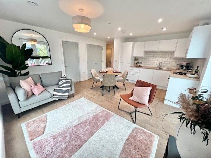 2 Bedroom Property To Rent In Cow Green, Halifax, HX1