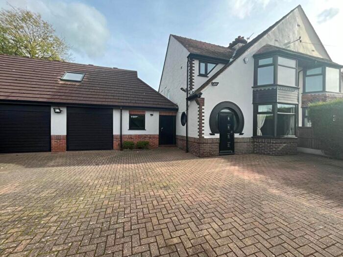 4 Bedroom Semi Detached House To Rent In Lees Road, Ashton Under Lyne, OL6