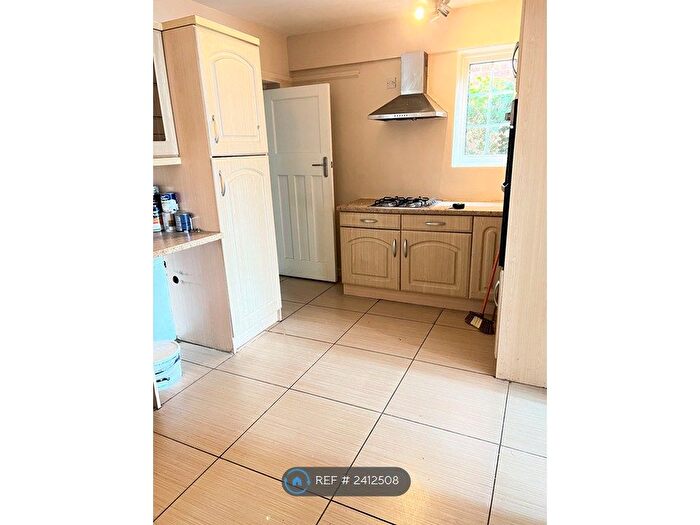 1 Bedroom Flat To Rent In Reading Road, Winnersh, Wokingham, RG41