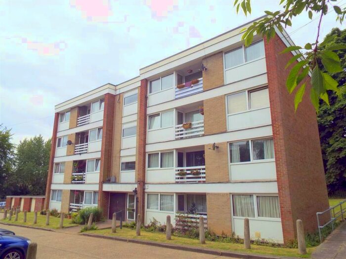 2 Bedroom Flat To Rent In Thirlestane, Lemsford Road, St. Albans, Hertfordshire, AL1