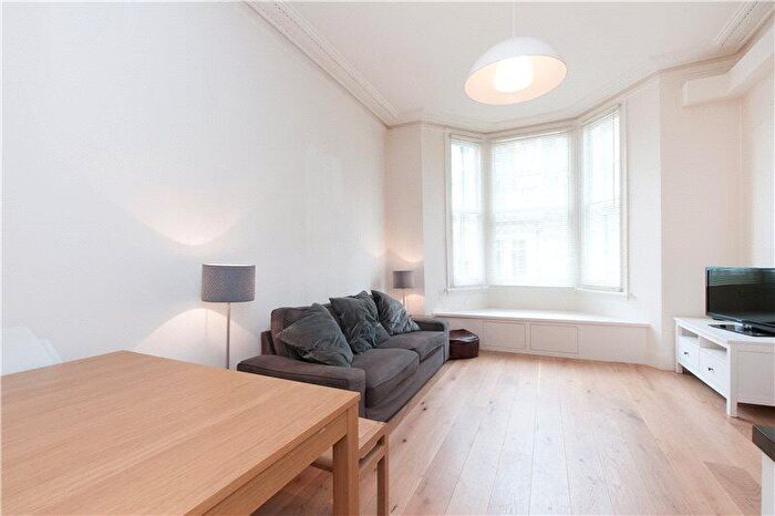 1 Bedroom Apartment To Rent In Finborough Road, Earl's Court, London, SW10