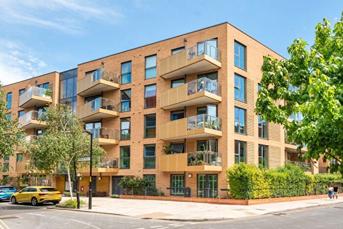 2 Bedroom Flat For Sale In Dobson Walk, Camberwell, London, SE5