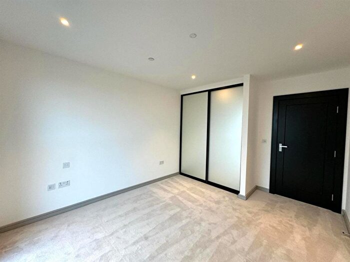 1 Bedroom Flat To Rent In Eden Grove, Staines, TW18