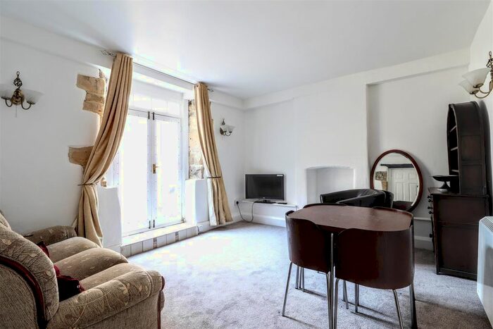 1 Bedroom Flat To Rent In High Street, Winchcombe, Cheltenham, GL54