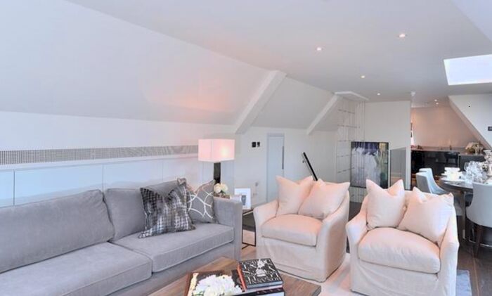 2 Bedroom Flat To Rent In Duke Street, London, W1K