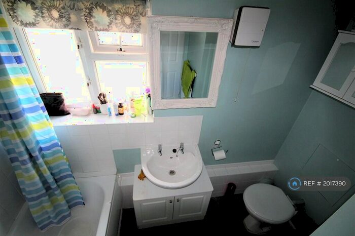 1 Bedroom Flat To Rent In Bastable Avenue, Barking, IG11