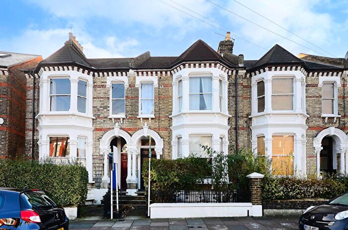 2 Bedroom Flat To Rent In Ravenslea Road, Balham, London, SW12