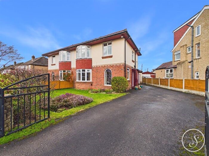 3 Bedroom Semi Detached House For Sale In Carr Manor Avenue, Leeds, LS17