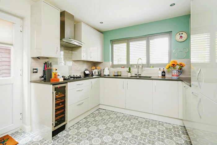 4 Bedroom Detached House For Sale In Merganser Drive, Bicester, OX26