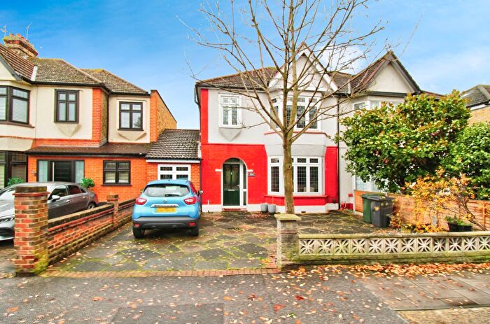 3 Bedroom Semi Detached House For Sale In Upper Brentwood Road, Romford, RM2