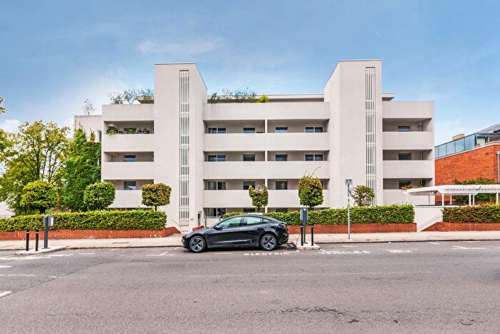 2 Bedroom Flat To Rent In Putney Hill, London, SW15