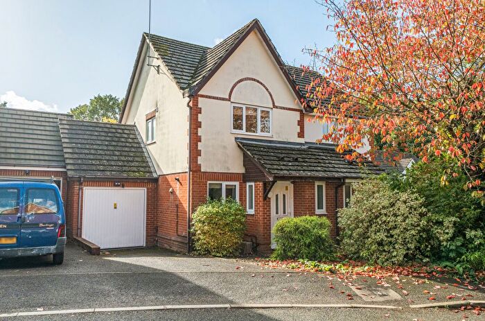 2 Bedroom Semi Detached House For Sale In Davy Close, Wokingham, Berkshire, RG40