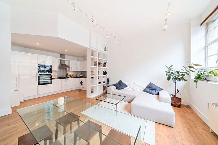 1 Bedroom Flat To Rent In Bluelion Place, London, SE1