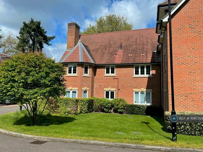 2 Bedroom Flat To Rent In The Lodge, Guildford, GU1