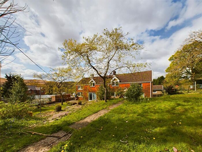 4 Bedroom Detached House For Sale In Heol Y Gors, Cwmgors, Ammanford, SA18