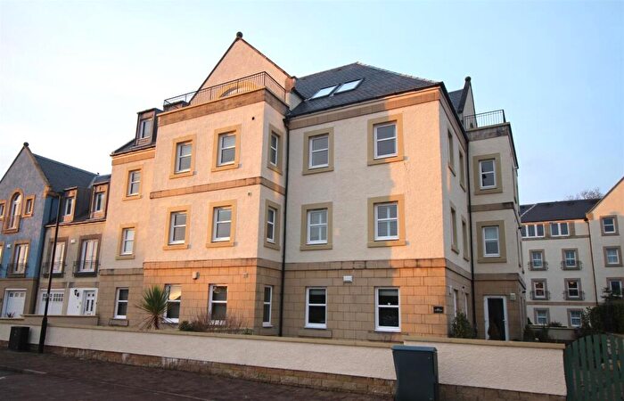 2 Bedroom Flat For Sale In Harbour Square, Inverkip, PA16