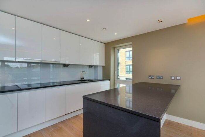 2 Bedroom Flat To Rent In Brunswick House, Hammersmith, London, W6