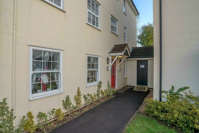 1 Bedroom Flat To Rent In Red Lion Court, Bishop`s Stortford, Herts, CM23