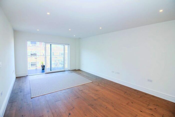 2 Bedroom Flat To Rent In Oakhill Road, London, SW15