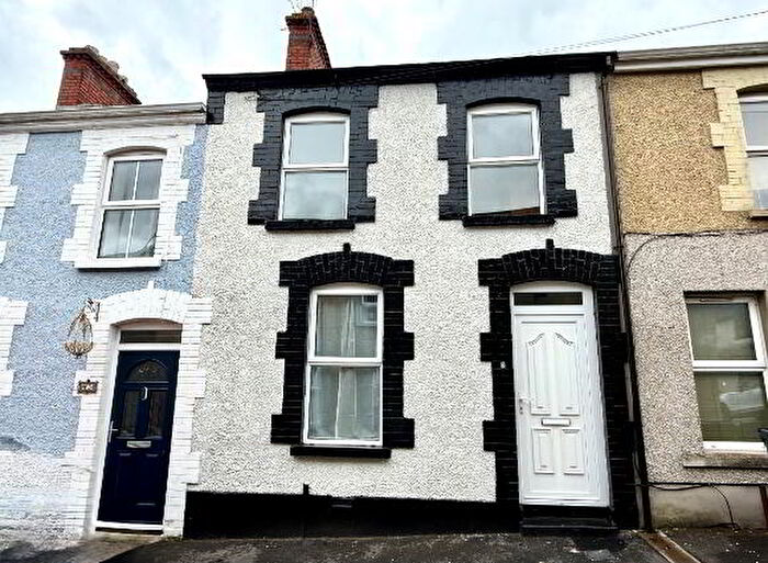 3 Bedroom Mid Terraced House For Sale In Edenmore Street, Derry, BT48